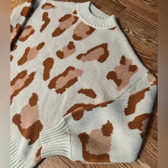Leopard High Neck Sweater - Picture 7 of 8
